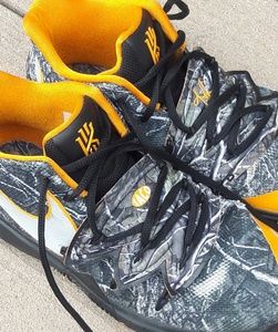 Nike Shoes - Kyries 5 "taco" Nike Shoes - Kyries 5 "taco"